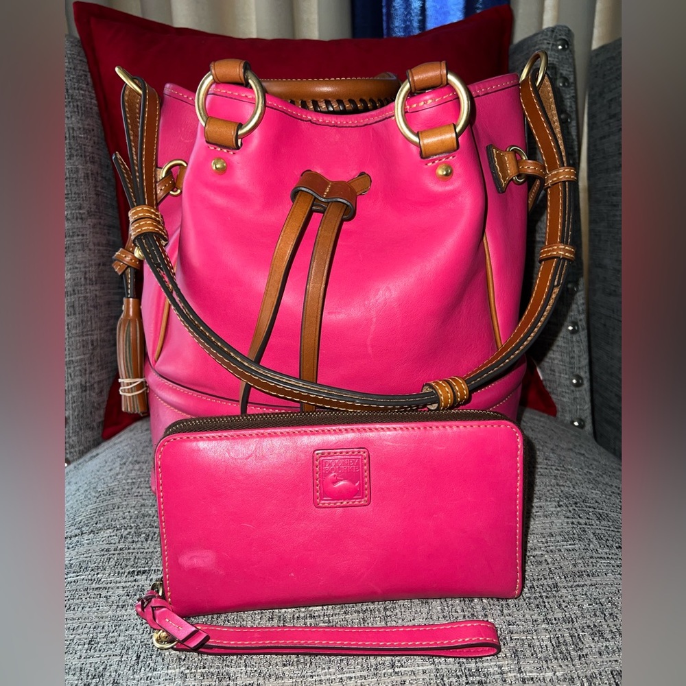 Dooney&Bourke Florentine leather buckley bag with matching wallet